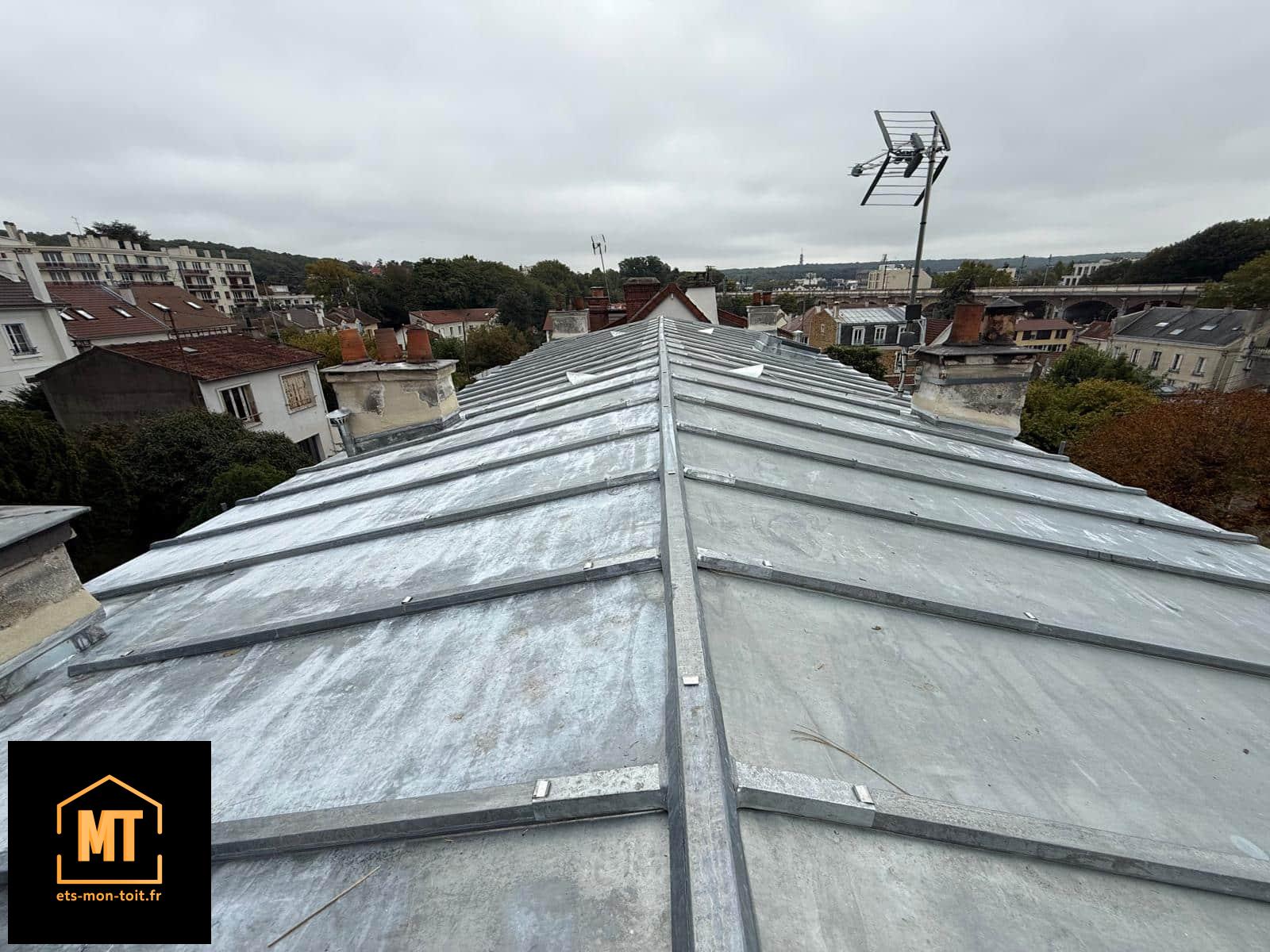 Remplacement d’une toiture en tuiles par une couverture en zinc à l’ancienne à Viroflay 78 yvelines