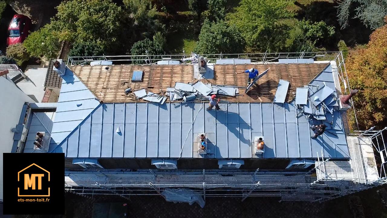 Toiture refaite en zinc à l’ancienne vue du dessus à Vire-reflet dans le Calvados