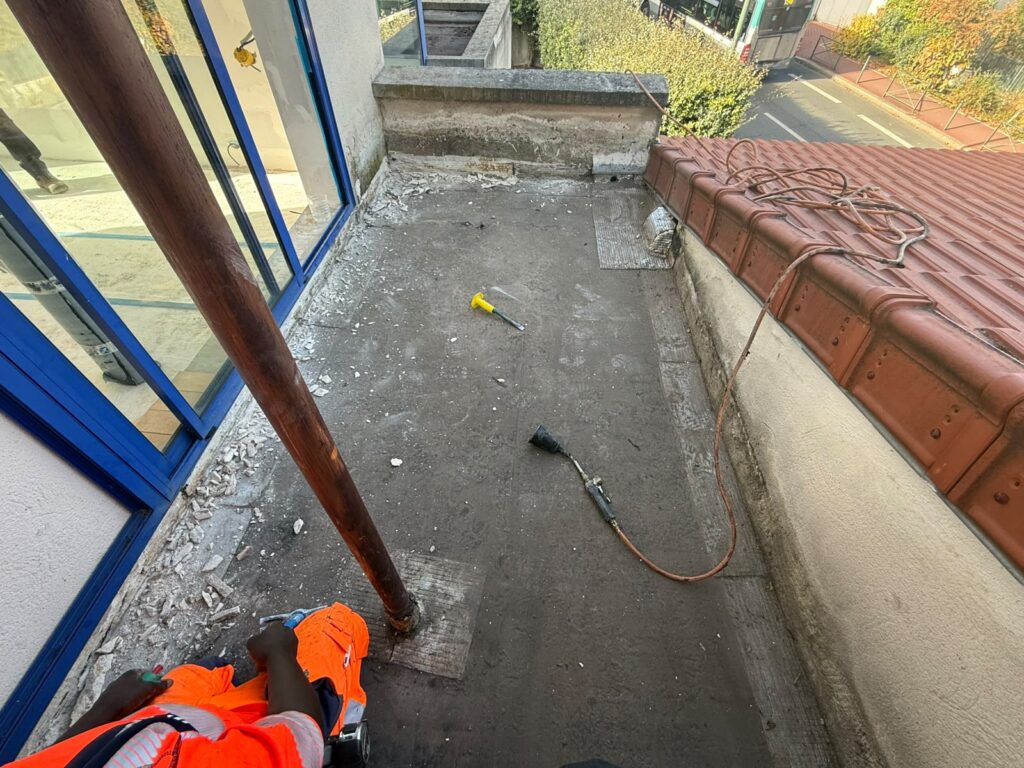 Toit-terrasse avant rénovation à Viroflay